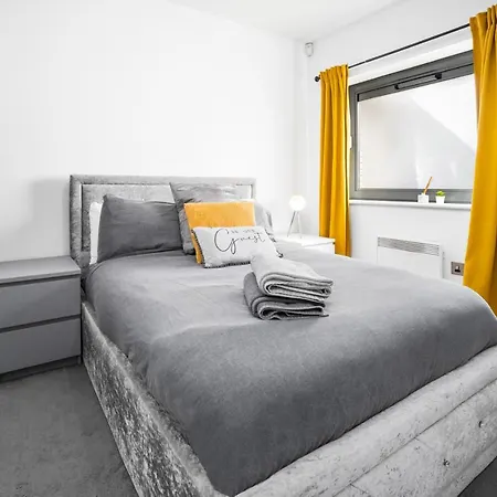 Broadway - Newly Refurbished Stylish With Free Private Parking - Great Location